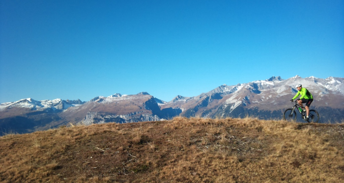 Rhäzünser Alp mit Blick zur gegenüberliegenden Flimser Bergwelt Rhäzünser Alp mit Blick zur gegenüberliegenden Flimser Bergwelt