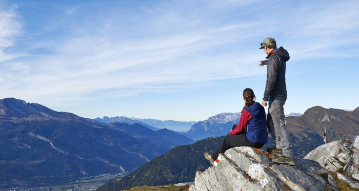 Wunderbare Aussicht vom Joch auf das Bündner Rheintal. Wunderbare Aussicht vom Joch auf das Bündner Rheintal.