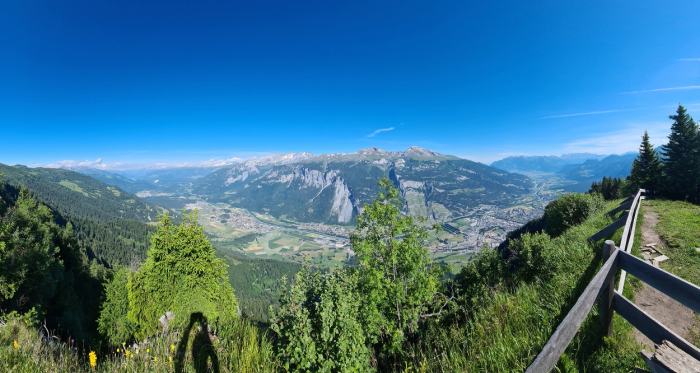 Aussicht von den Spundisköpfen (Churer Rheintal und Calanda) Aussicht von den Spundisköpfen (Churer Rheintal und Calanda)