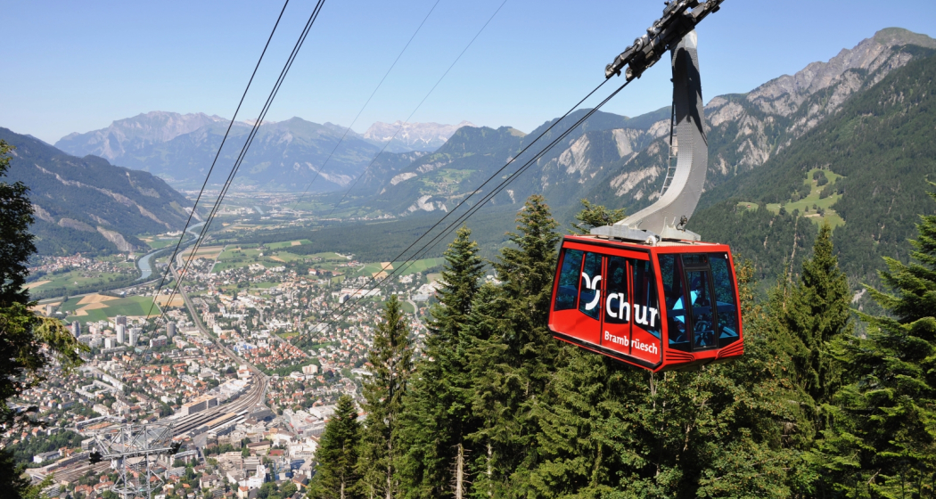 Chur Bergbahnen im Sommer mit Blick zur Stadt Chur und ins Rheintal Chur Bergbahnen im Sommer mit Blick zur Stadt Chur und ins Rheintal