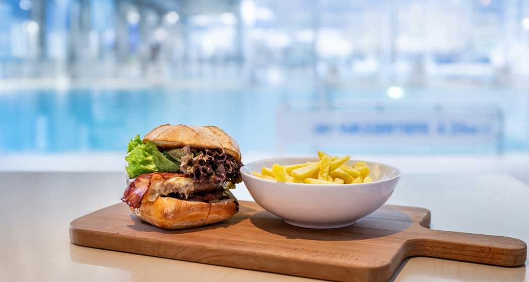 Burger-Plausch im Sportrestaurant (gdl_889140538_image) Burger-Plausch im Sportrestaurant (gdl_889140538_image)