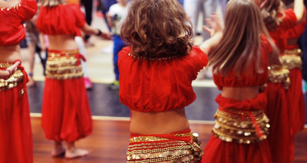 Orientalischer Tanz für Kinder (gdl_892031936_image) Orientalischer Tanz für Kinder (gdl_892031936_image)