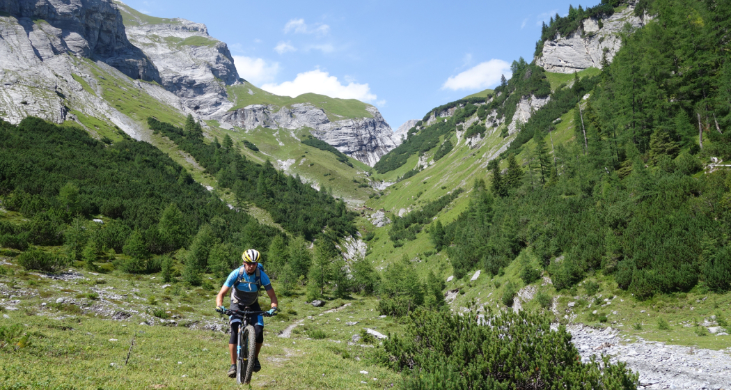 Ebene mit Blick zurück zum Lavoitobel