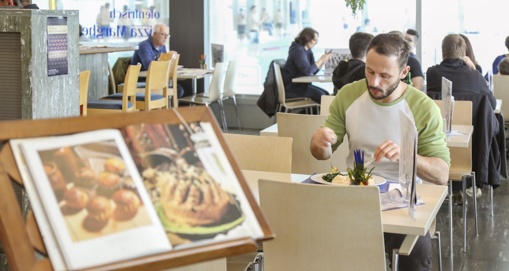 Gast im Sportrestaurant Obere Au, Chur. © Sport- und Eventanlagen Chur, Foto Bollhalder Gast im Sportrestaurant Obere Au, Chur