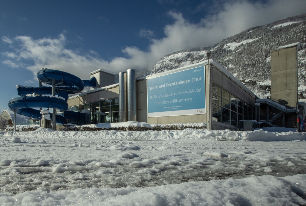 Sportanlagen Frontansicht im Winter