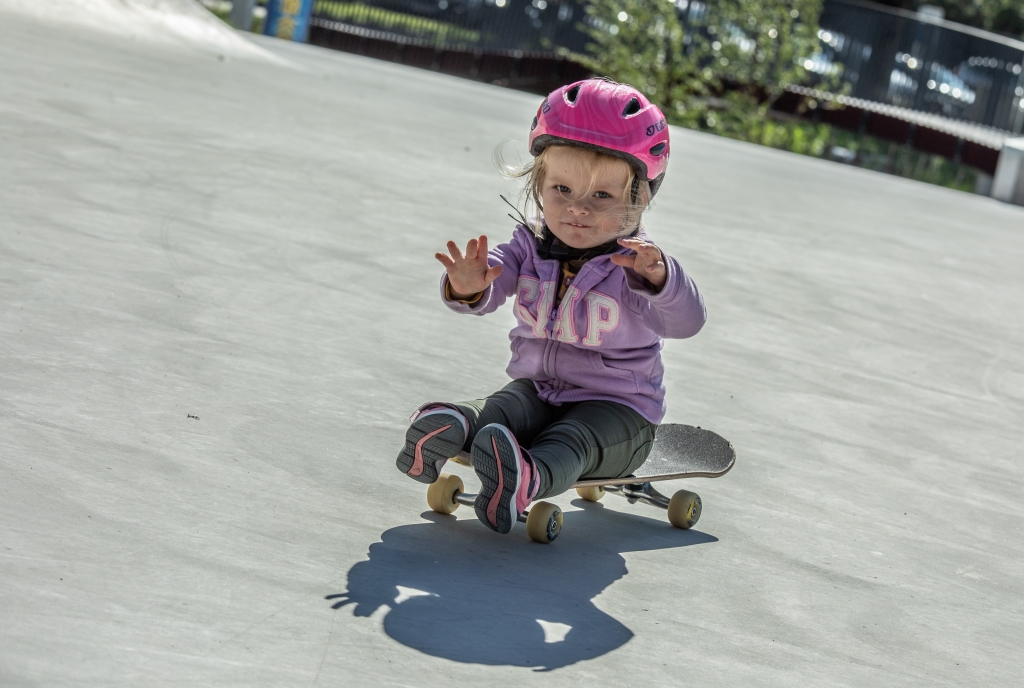 Mädchen im Skatepark