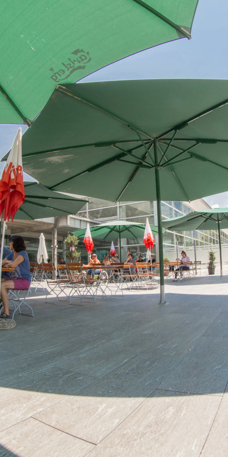 Terrasse des Sportrestaurants Obere Au im Sommer