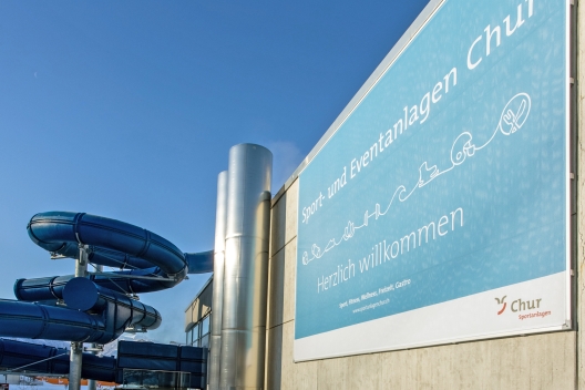Sportanlagen Frontansicht im Winter