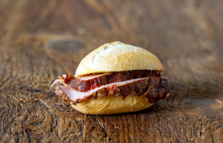 gastro_sportrestaurant_fleischkaese_adobestock_2400