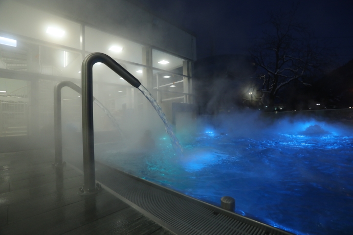 Aquamarin Warmwasser Erlebnisbad Obere Au Chur am Abend