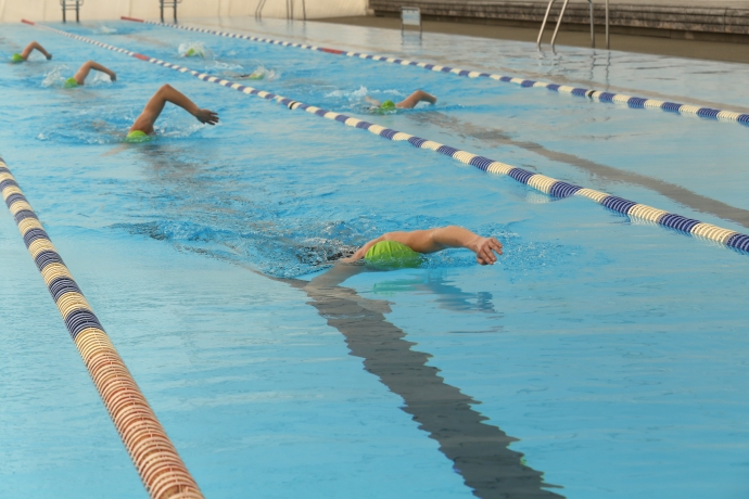 Schwimmer in der Traglufthalle Obere Au Chur