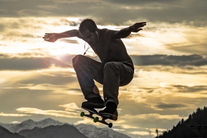 Skater im Gegenlicht im Skatepark Betongarta Obere Au Chur