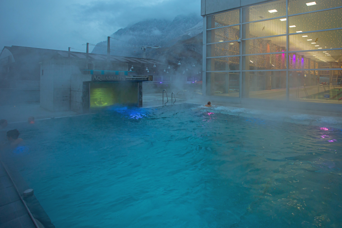 Aquamarin Erlebnisbad Obere Au abends im Winter