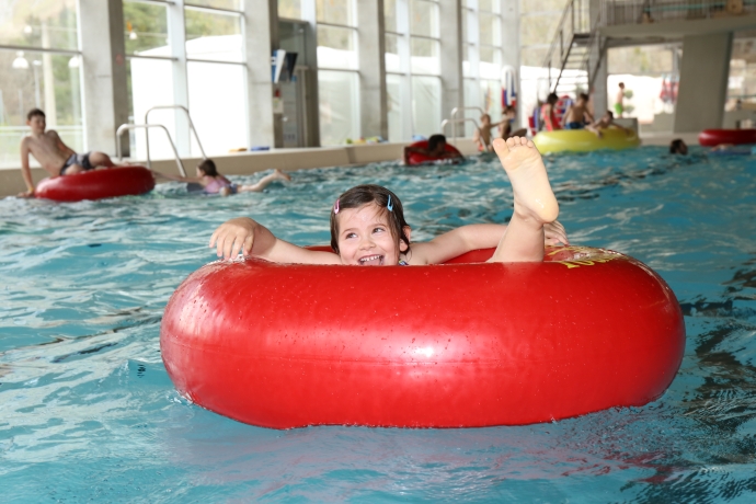 Kinderspielnachmittag im Hallenbad Kinderspielnachmittag im Hallenbad