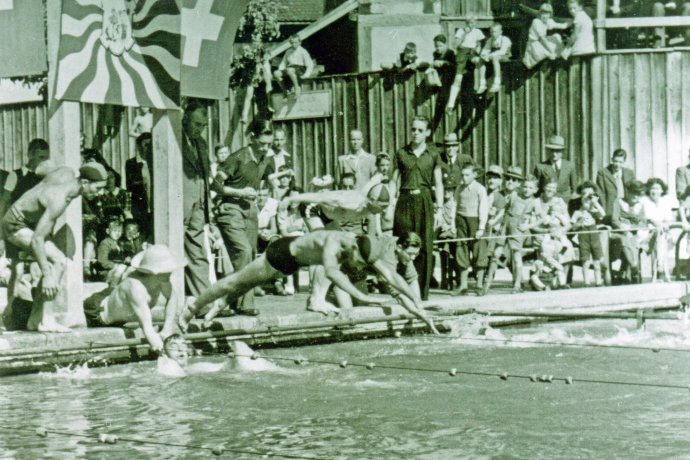 baden_sand_archiv_Schwimmfest 10.09.1944 - Staffelablösung durch Erich Nüesch