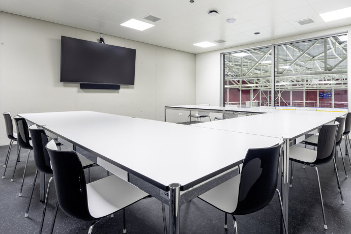 eislauf_obereau_trainingseishalle_sitzungszimmer_zebra_alicedasneves_1