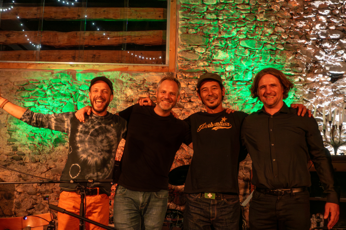band_artonaia