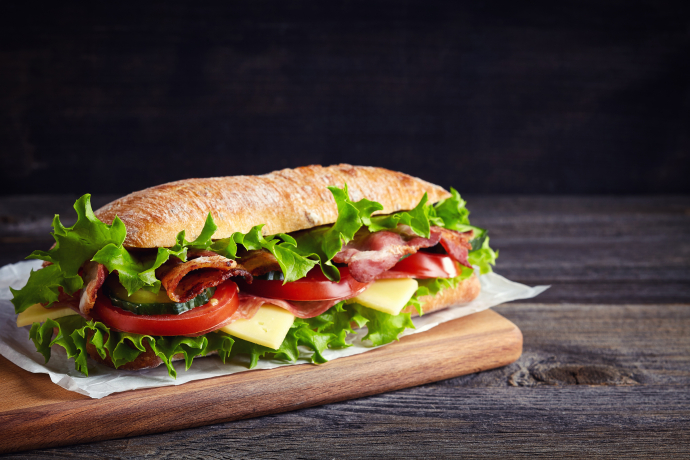gastro_sportrestaurant_sandwich_adobestock_2400
