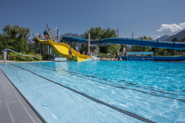 Freibad Obere Au Chur mit Rutschbahn