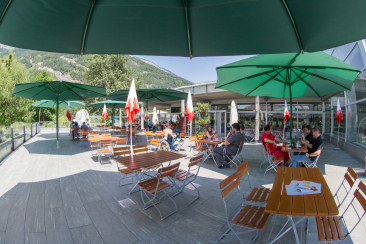 Terrasse des Sportrestaurants Obere Au im Sommer