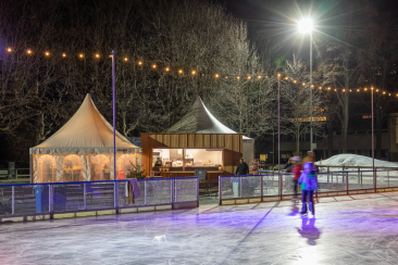 Khurer Gnusswaga abends beim Eisfeld Quader Chur